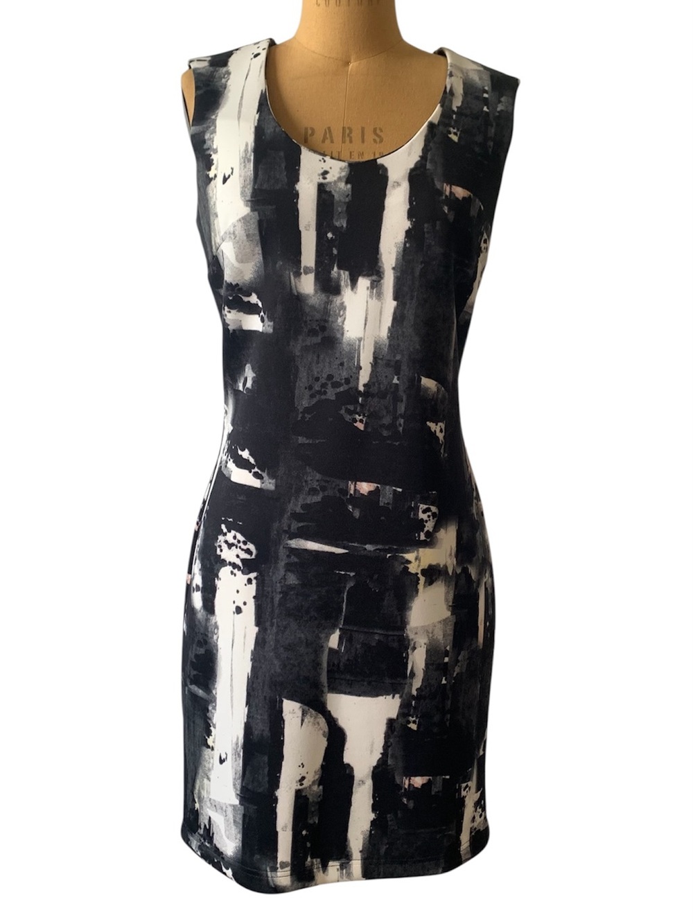 Michaels Black & White Abstract Sleeveless Sheath Dress
